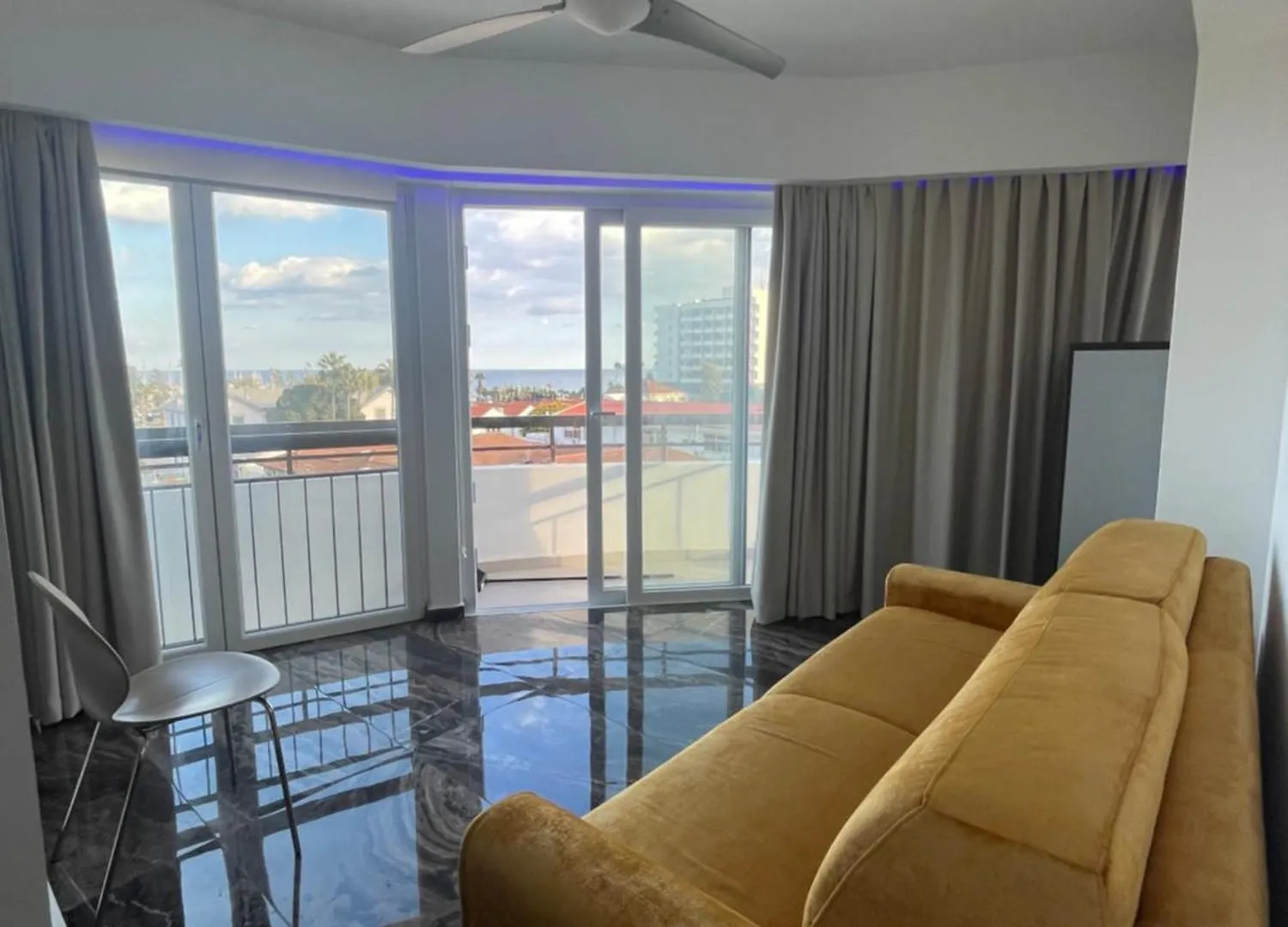 Nautica Luxe Apartments Larnaca